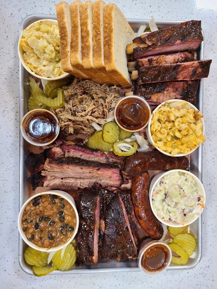 BBQ plate with sides