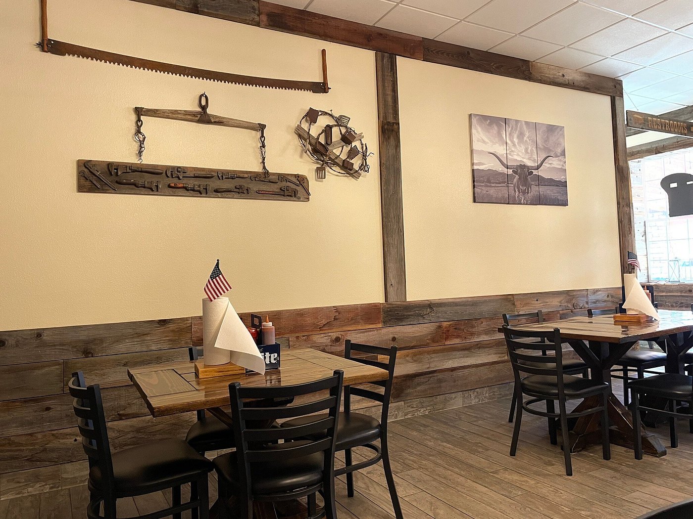 Seating at Smokin' J's Barbecue