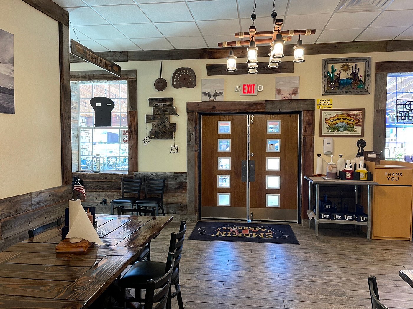 Inside Smokin' J's Barbecue